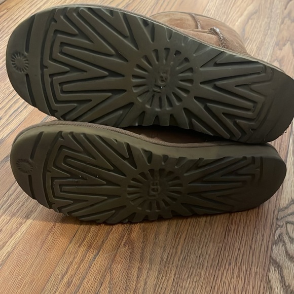 Brown Shearling-Lined Boots - Picture 6 of 6